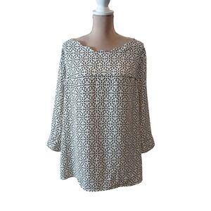 Truly Poppy Women's 3X Black and Cream Geometric Print Scalloped Neck Blouse